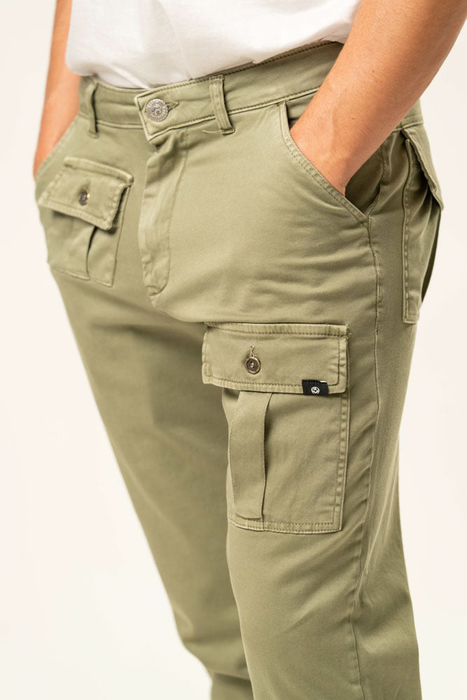 Pantalone con tasche 100% cotone