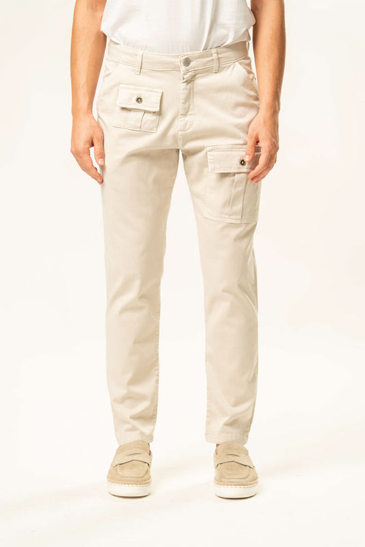 Pantalone con tasche 100% cotone