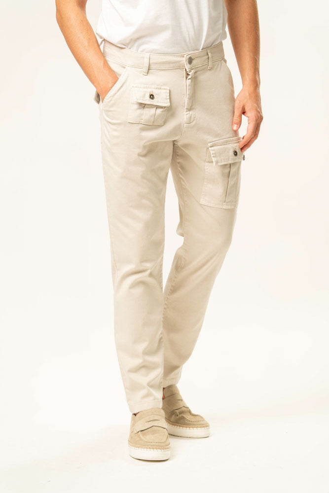 Pantalone con tasche 100% cotone