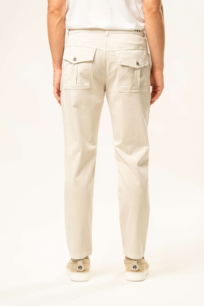 Pantalone con tasche 100% cotone