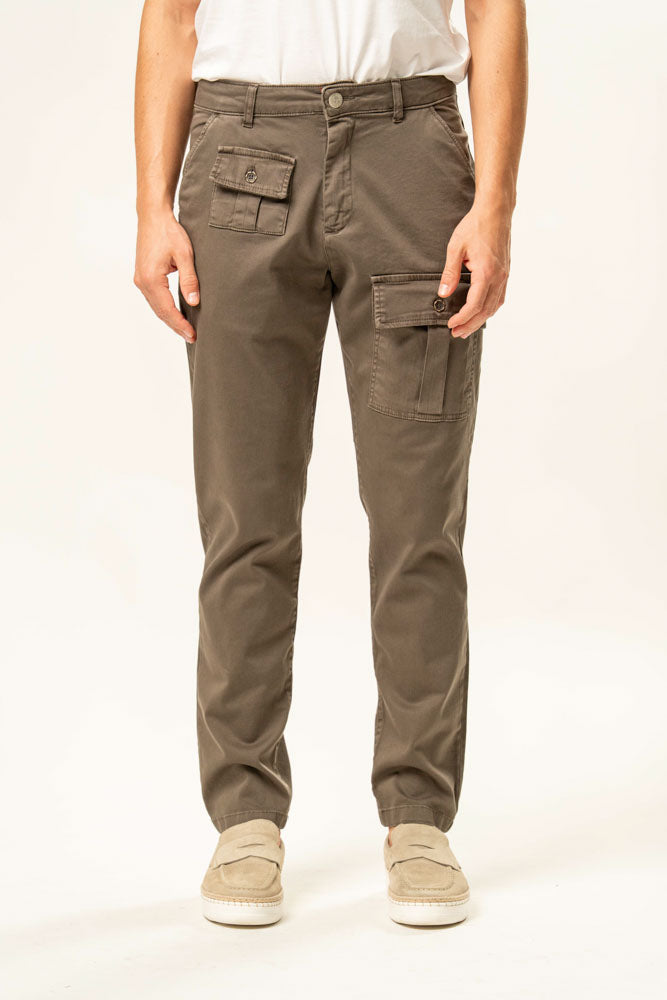 Pantalone con tasche 100% cotone