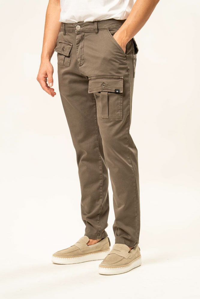 Pantalone con tasche 100% cotone