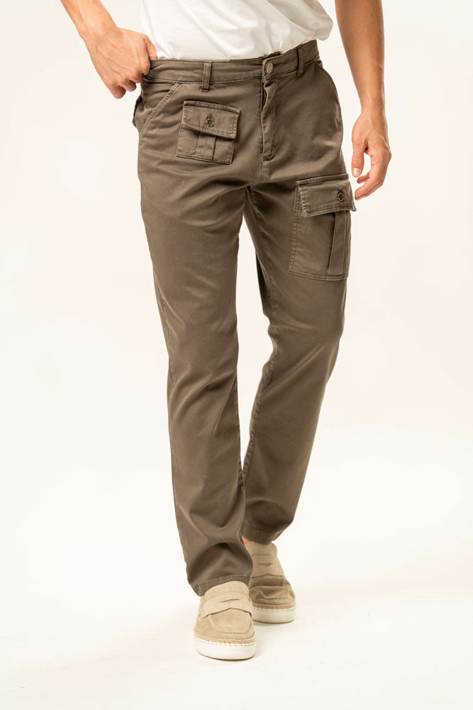 Pantalone con tasche 100% cotone