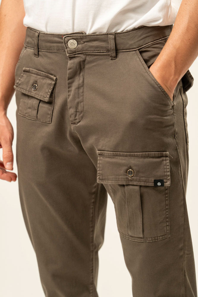 Pantalone con tasche 100% cotone