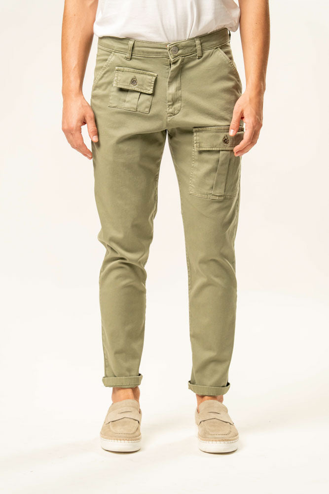 Pantalone con tasche 100% cotone