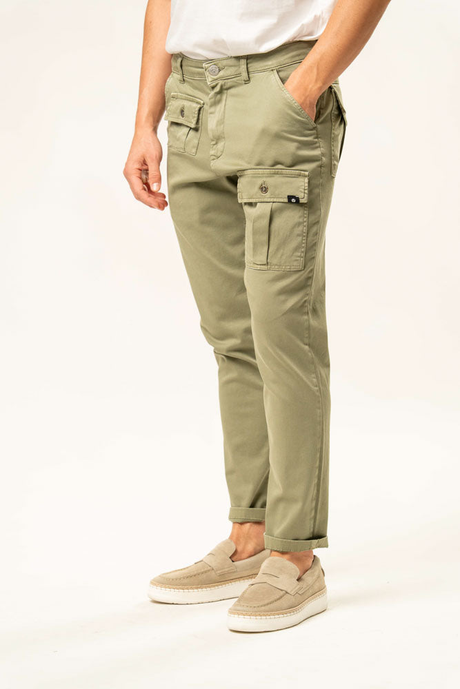 Pantalone con tasche 100% cotone