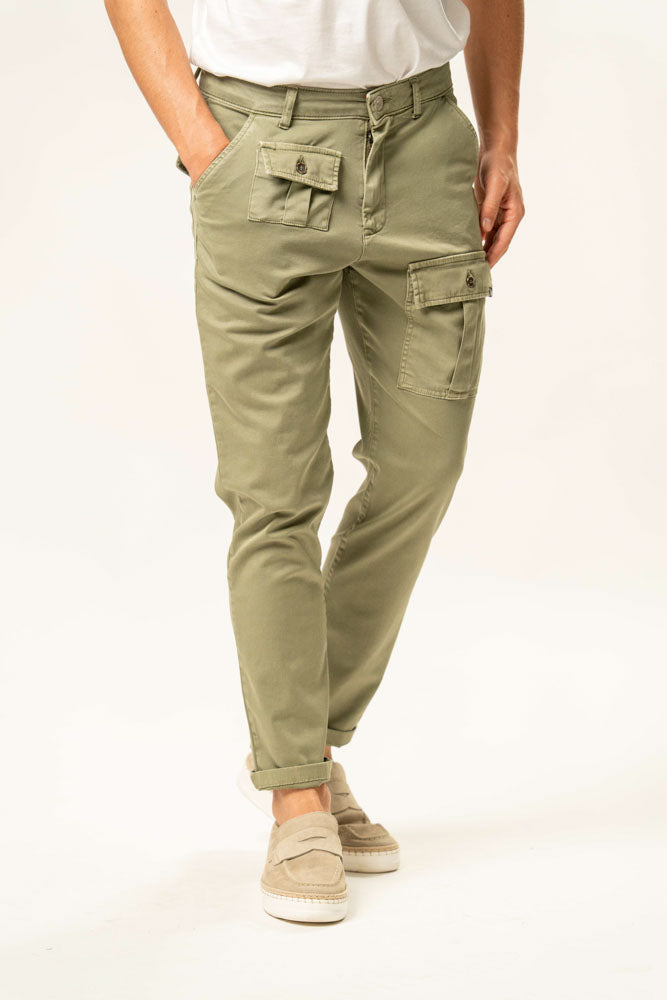 Pantalone con tasche 100% cotone