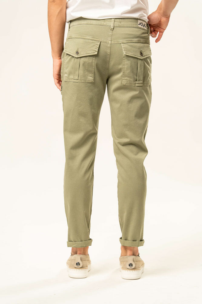 Pantalone con tasche 100% cotone